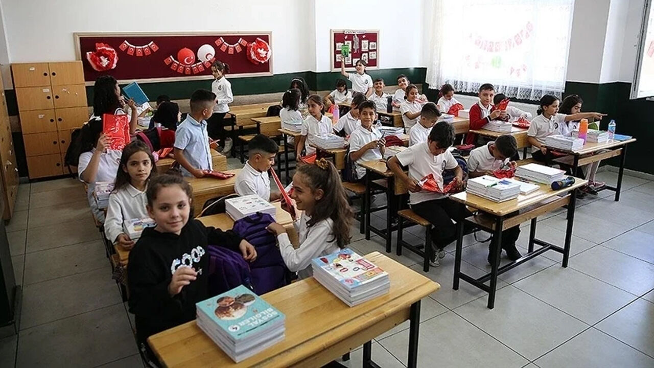 25 Mayıs Pazartesi Okullar Tatil Mi? Bugün Okul Var Mı, Üniversiteler Açık Mı? İşte Kurban Bayramı Tatili Detayları