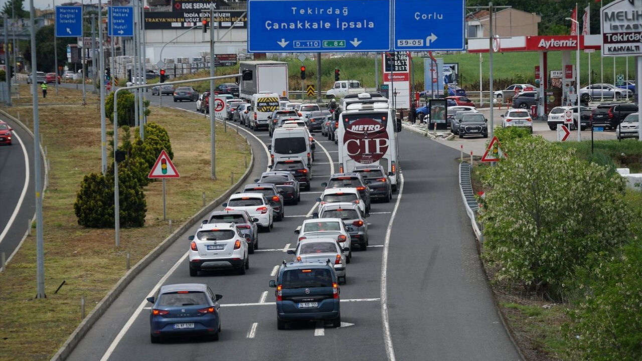 İstanbul-Tekirdağ Yolunda Bayram Yoğunluğu Başladı
