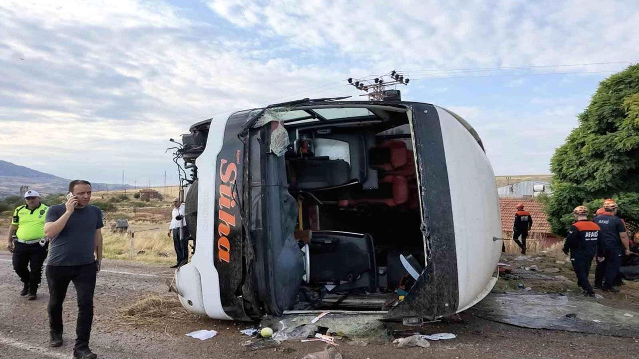 Tekirdağ'dan Kayseri'ye Giden Yolcu Otobüsü Kaza Yaptı: 41 Yaralı