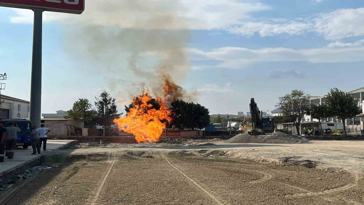 Çorlu’da Doğal Gaz Borusu Hasar Gördü, Yangın Çıktı