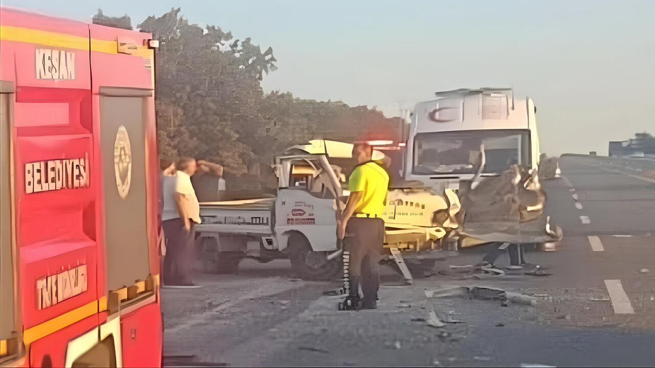 Keşan'da Kamyona Arkadan Çarpan Sürücü Hayatını Kaybetti