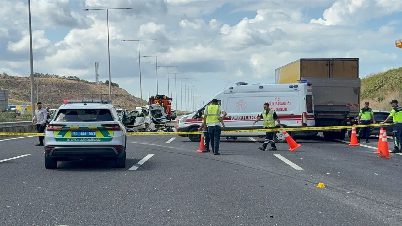 Kuzey Marmara Otoyolu'nda Kamyon Kazası: 2 Ölü, 5 Yaralı