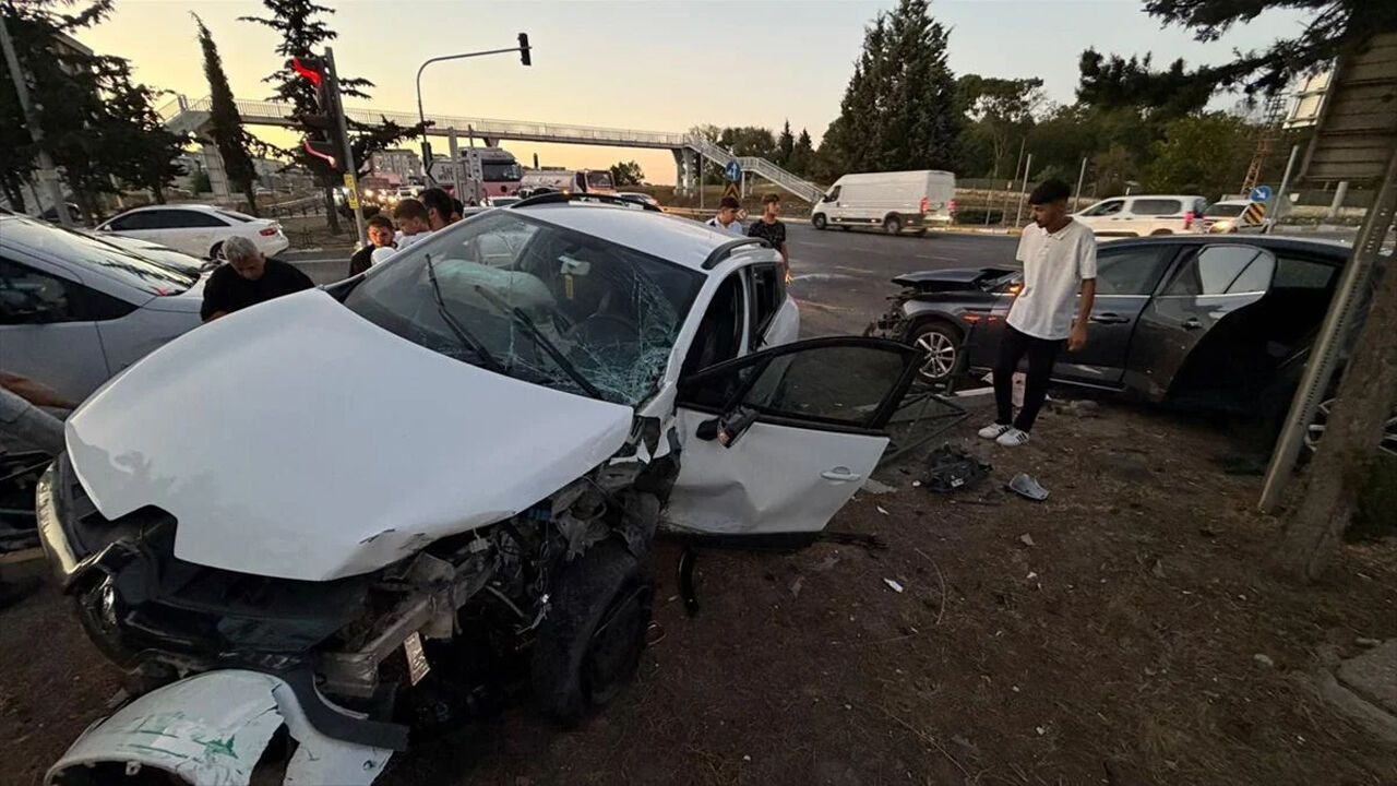 Çerkezköy’de İki Otomobil Çarpıştı: 3’ü Çocuk 6 Yaralı