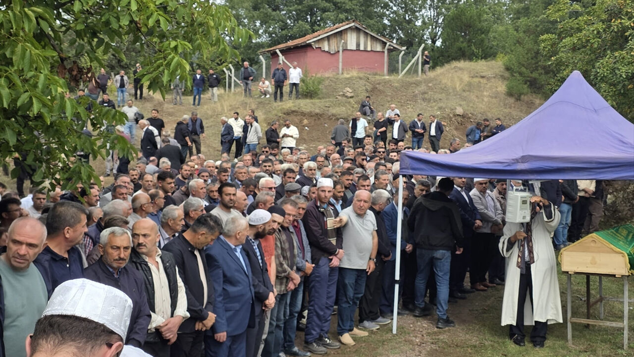Tekirdağ’daki silahlı saldırıda hayatını kaybeden Hamdi Mor son yolculuğuna uğurlandı