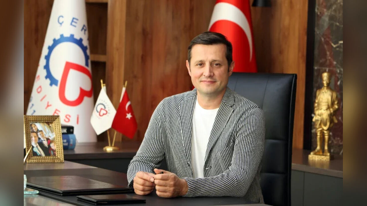 Vahap Akay’ın 15 Meclis Üyesiyle AK Parti’ye Geçeceği İddia Edildi