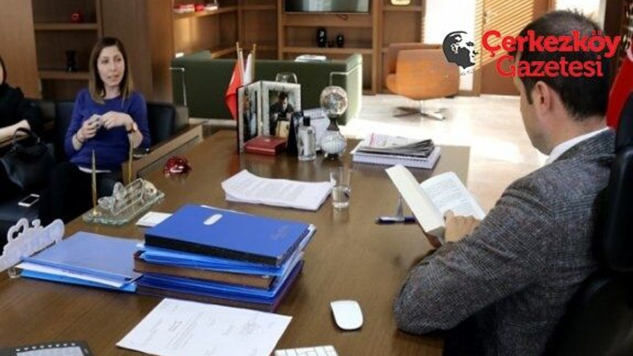 İnci’nin annesinden Başkan Akay’a anlamlı hediye
