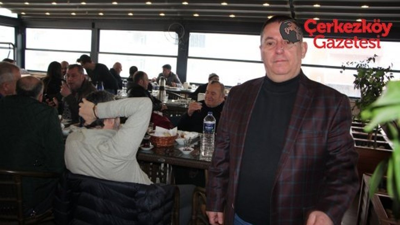 Görevden alınsalar da partilerinden vazgeçmediler