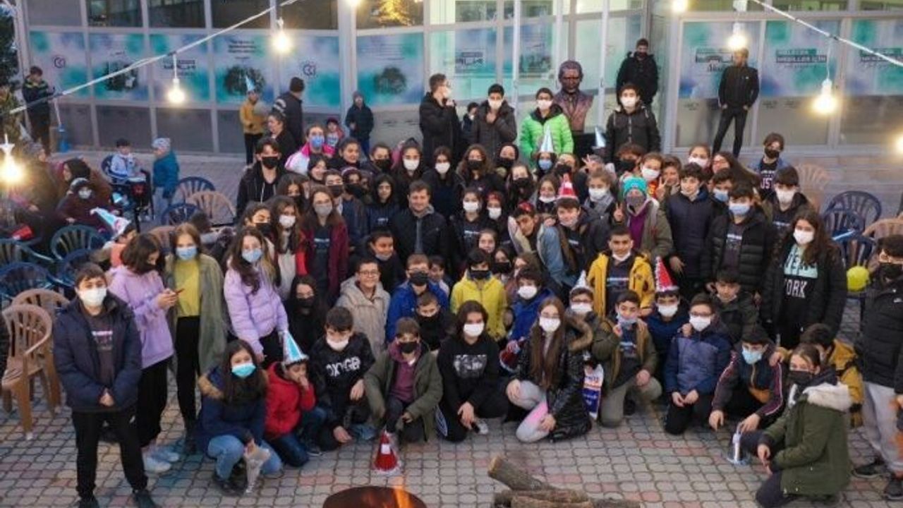 HALK AKADEMİSİ ÖĞRENCİLERİ YENİ YILI KUTLADILAR