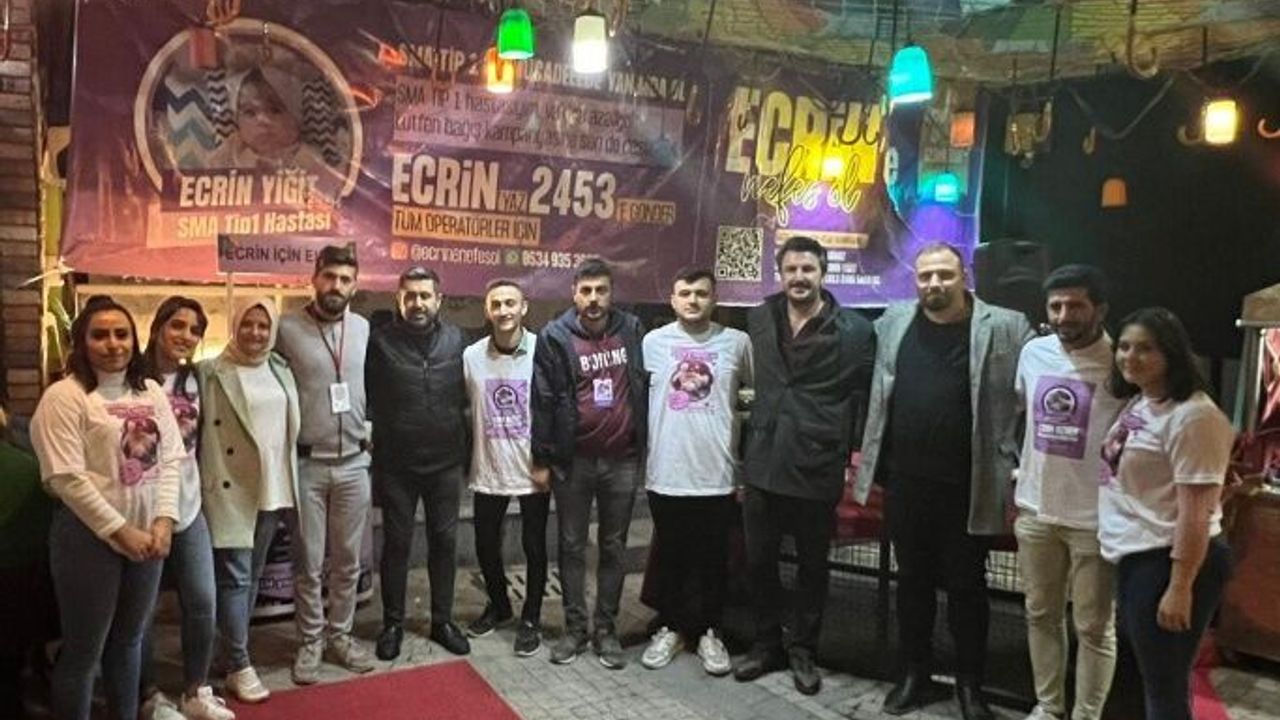 Ecrin bebek için bir araya geldiler