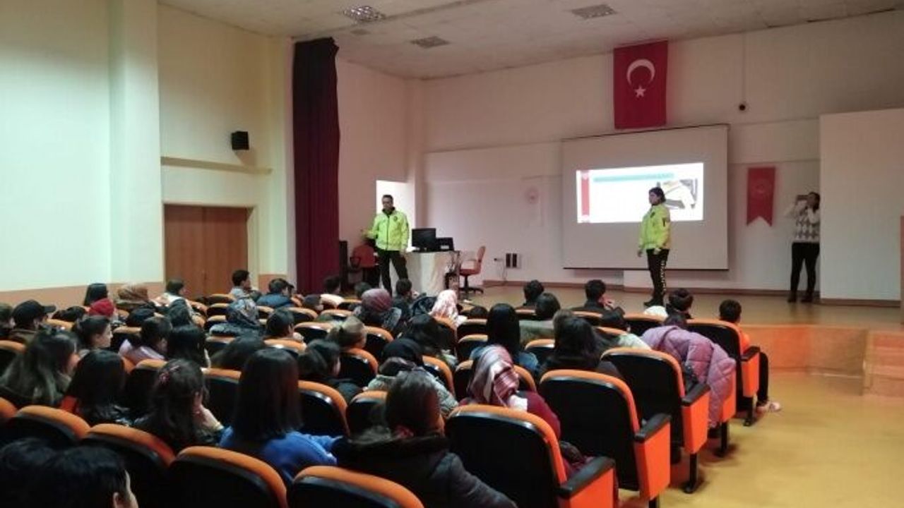 Okula Geliş ve Gidişlerde Trafikte Daha Görünür Olma Eğitim