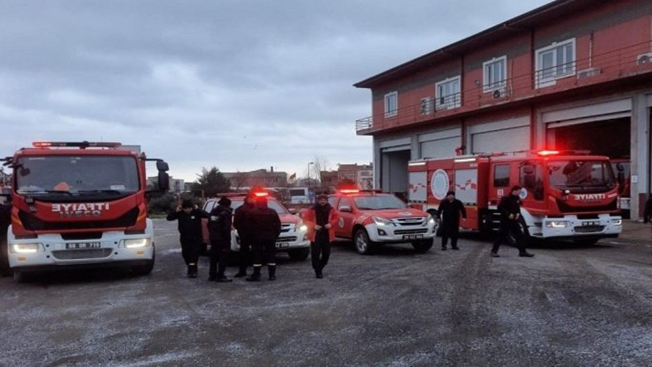 TEKİRDAĞ BÜYÜKŞEHİR BELEDİYESİ YARDIM EKİBİ DEPREM BÖLGESİNE YOLA ÇIKTI