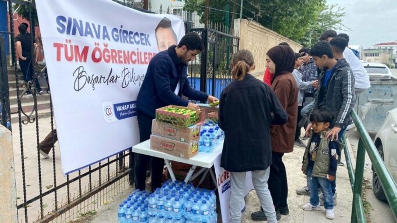 LGS SINAVINA GİREN ÖĞRENCİLERİ YALNIZ BIRAKMADI