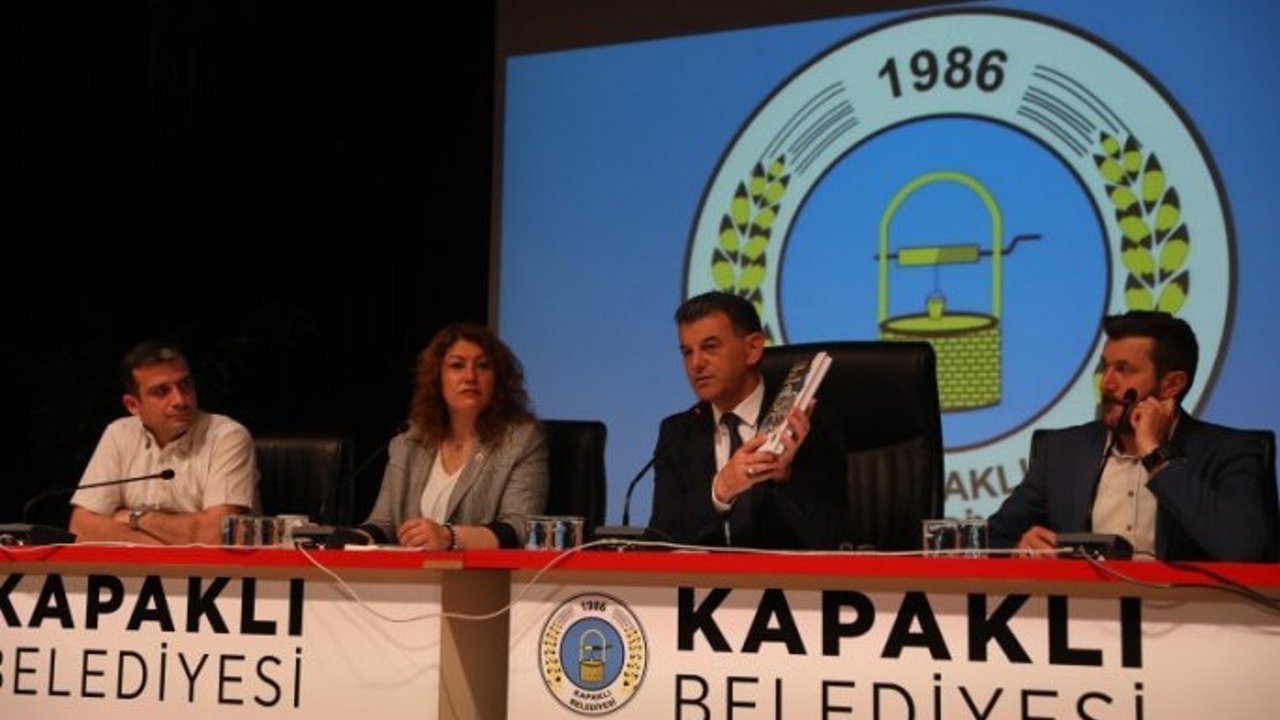 MECLİS İLK OTURUMUNDA KAPAKLI KENT SOSYOLOJİSİ KİTABI TAKDİM EDİLDİ