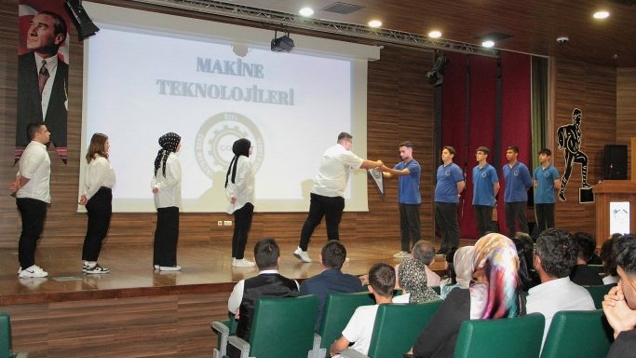Özel ÇOSB Mesleki ve Teknik Anadolu Lisesi’nde mezuniyet heyecanı