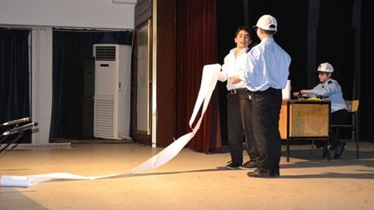 ‘Ehliyet senin neyine dön Şinasi köyüne’ büyük beğeni topladı