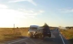 Saray’da Feci Kaza: Minibüs ile Otomobil Çarpıştı, 1 Kişi Hayatını Kaybetti