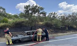 Edirne'de Otomobilde Çıkan Yangın Yol Kenarındaki Ağaçlara Sıçradı