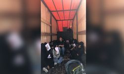 Kamyonet Kasasında 20 Düzensiz Göçmen Yakalandı