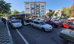 Mesai Çıkışında Hükümet Caddesi'nde Trafik Yoğunluğu Yaşanıyor
