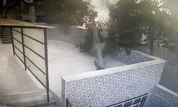 Tekirdağ'da Tırın Çarptığı Elektrik Direği Cami Avlusuna Devrildi