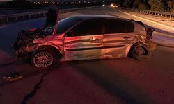 Babaeski'de Otomobil Bariyerlere Çarptı