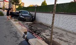 Çorlu'da Kontrolden Çıkan Otomobil İstinat Duvarına Çarptı