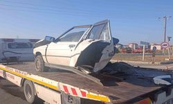 Saray'da Korkutan Kaza: Otomobil İkiye Bölündü, Sürücü Mucizevi Şekilde Kurtuldu