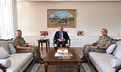 Tümgeneral Kolcu ve Tuğgeneral Sarp’tan Vali Sezer’e Veda Ziyareti