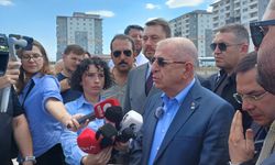 Ümit Özdağ, Karatepe Cezaevi'nde Sinem Dedetaş ve Oğuzhan Uğur'u Ziyaret Etti