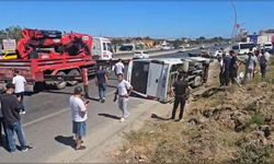 Çerkezköy’de Yolcu Minibüsü Direğe Çarpıp Yan Yattı: 3 Yaralı