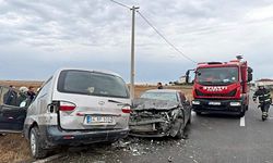 Kapaklı’da otomobil ile minibüs çarpıştı: 2’si çocuk 6 yaralı