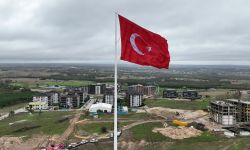 Çerkezköy’ün girişine 81 metrelik bayrak direği dikildi