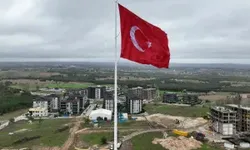Çerkezköy’ün girişine 81 metrelik bayrak direği dikildi