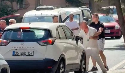 Trafikte başlayan tartışma kavgaya dönüştü, o anlar cep telefonu kamerasına yansıdı.