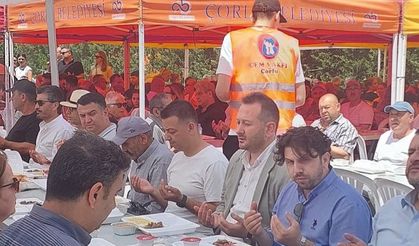 Aşure ve kurban lokması programlarında birlik, beraberlik ve kardeşlik mesajları verildi.