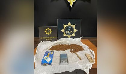 Kırklareli'nde metruk binanın bahçesine gömdükleri uyuşturucuyu satarak ticaret yaptığı belirlenen 2 şüpheli tutuklandı.