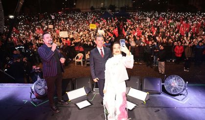 Kapaklı’da Cumhuriyet coşkusu Fener Alayı ve Bengü konseriyle taçlandı