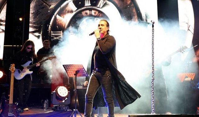 Cumhuriyet coşkusu Kıraç konserinde tavan yaptı