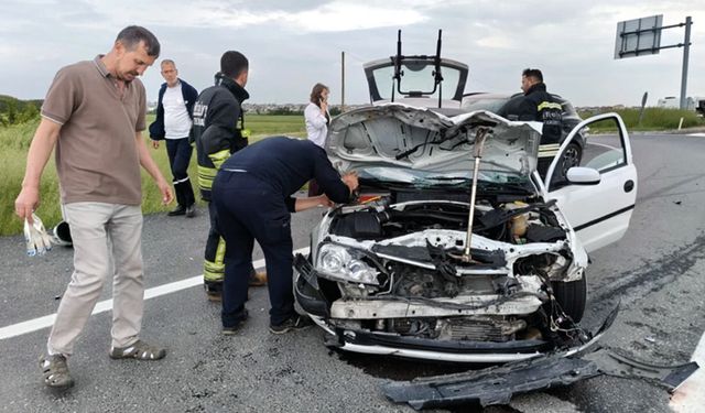 Tekirdağ’da Motosiklet ile Otomobil Çarpıştı