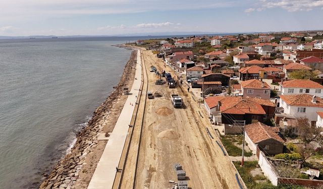 Eriklice Sahili Yenileniyor: Modern Sahil Projesinde Çalışmalar Sürüyor