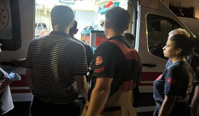 Çatıya Çıkan Şahsı Polis İkna Ederek Kurtardı