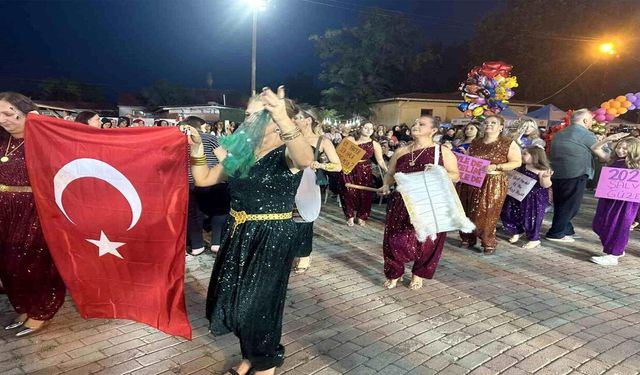 Kırkkepenekli'de Geleneksel Şalvar Gecesi Renkli Görüntülere Sahne Oldu