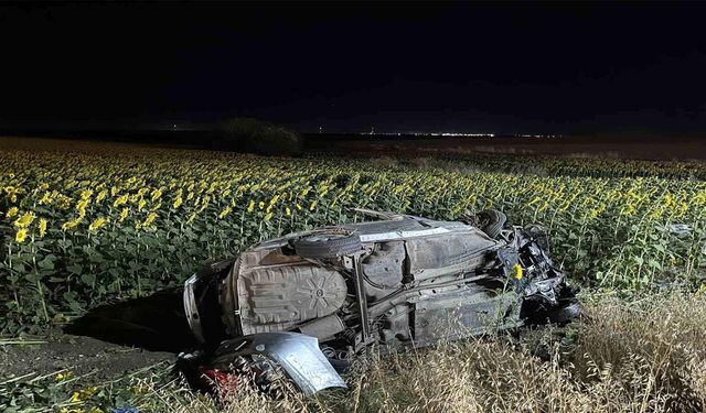 Tekirdağ'da Otomobil Beton Bloğa Çarparak Tarlaya Devrildi: 3'ü Çocuk 5 Yaralı