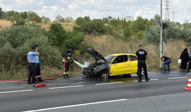 Tekirdağ'da Seyir Halindeki Otomobil Alevlere Teslim Oldu