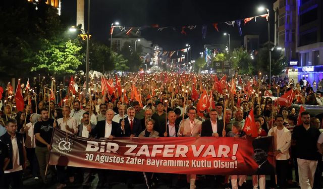 Çerkezköy’de 30 Ağustos Coşkusu: Fener Alayı ve Simge Konseriyle Zafer Bayramı Kutlandı