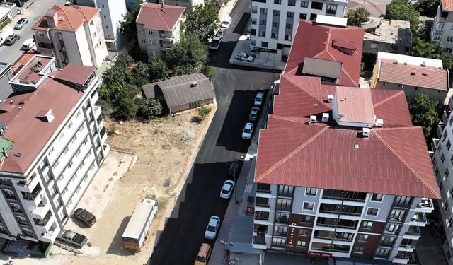 Gazi Osman Mahallesi’nde Sıcak Asfalt Çalışmaları Sürüyor