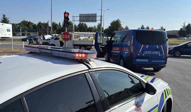 Edirne-Havsa Yolunda İki Otomobil Çarpıştı: 2 Yaralı