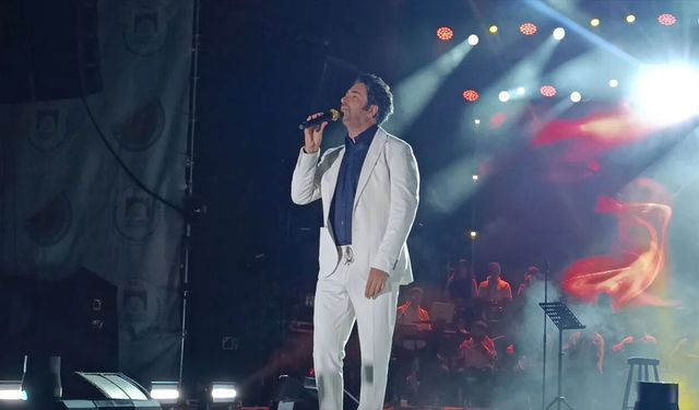 Karpuz Festivali'nde Mahsun Kırmızıgül Rüzgarı