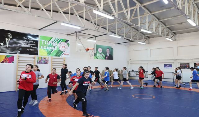 Milli Güreşçiler Edirne’de Şampiyonalara Hazırlanıyor
