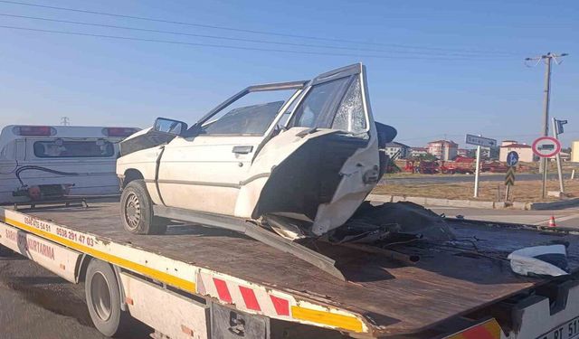 Saray'da Korkutan Kaza: Otomobil İkiye Bölündü, Sürücü Mucizevi Şekilde Kurtuldu
